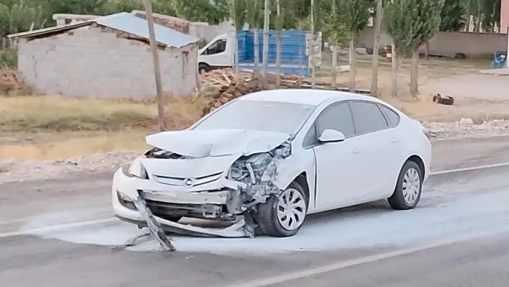 Van'da Trafik Kazası: Üç Kişi Yaralandı