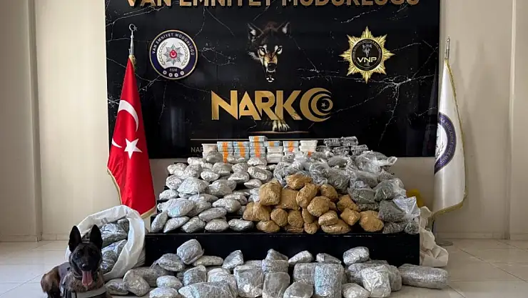 Van'da Uyuşturucu Operasyonu: Kamyonette 122 Kilo Yün Çuvalının İçinden Uyuşturucu Ele Geçirildi