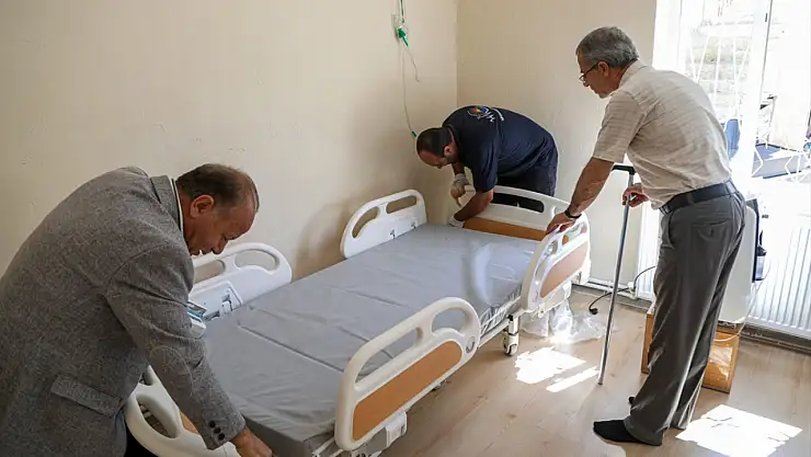 Van'da yatağa bağımlı hastalara motorlu hasta yatağı desteği sürüyor