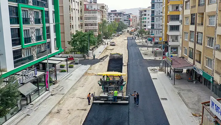 Van'da Yollar Yenileniyor: Eski Cezaevi Caddesi'nde Asfalt ve Kaldırım Çalışmaları Başladı