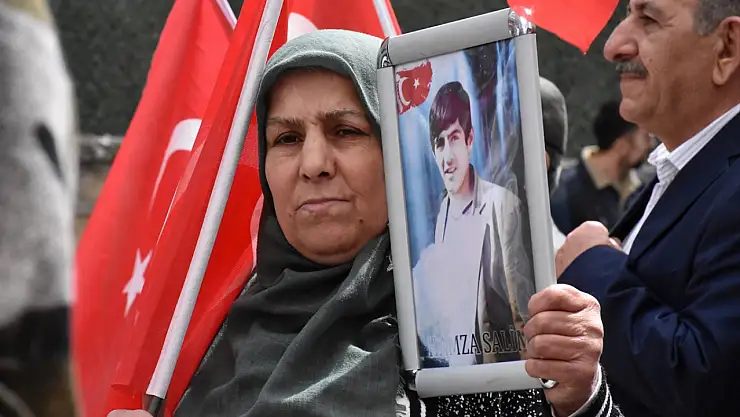 Van'da yürek burkan evlat nöbeti sürüyor