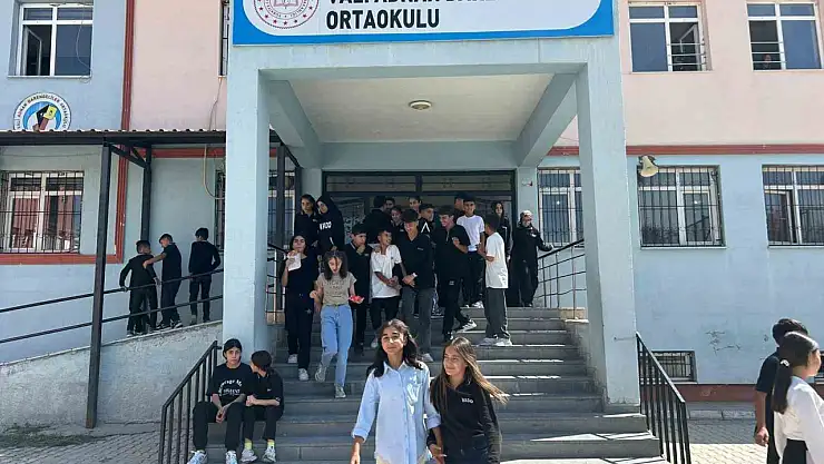 Van'da zilsiz okul uygulamasıyla öğrencilerin sorumluluğu artırılıyor