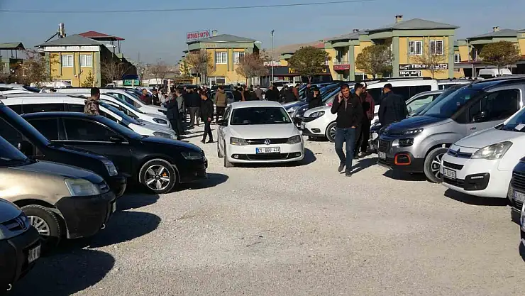 Van'daki ikinci el oto pazarında fiyatlar Türkiye ortalamasının üzerinde, alıcı ilgisi azaldı