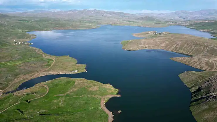 Van'daki Morgedik Barajı'nda su seviyesi yüzde 100'e ulaştı, çiftçilere umut oldu.