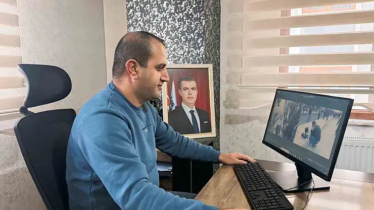 Van depreminin unutulmaz anları: Mehmet Salih Akkuş'un cesur gazetecilik hikayesi