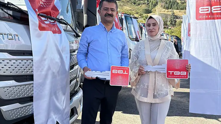 Van Edremit Belediyesi'ne Türkiye Belediyeler Birliği'nden Arazöz Hibe Edildi
