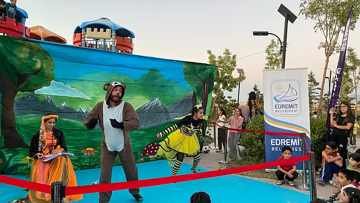 Van Edremit'te Yaz Tatili Tiyatro Etkinlikleri Esentepe Mahallesi'nde Sona Erdi