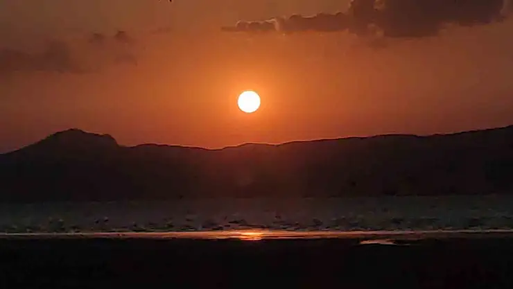 Van Erçek Gölü'nde Büyüleyici Gün Batımı Manzarası