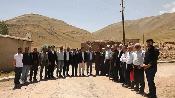 Van Eşbaşkanlar, Mahallelerdeki Parke Taşı Çalışmalarını Yerinde İnceledi