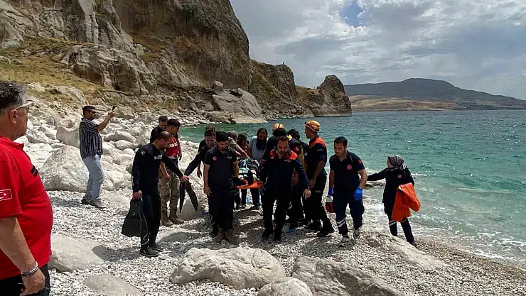 Van Gölü'nde 14 yaşındaki çocuk akıntıya kapılarak boğuldu, soruşturma başlatıldı.