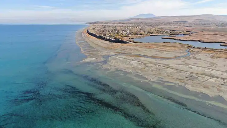 Van Gölü'nde Su Çekilmesi: 8 Yılda Kuruyan Plaj, Kuraklığın Gözü Önüne Serdi