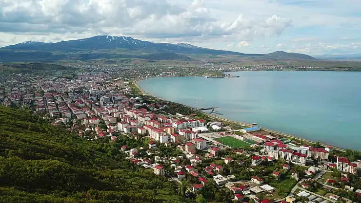 Van Gölü'nde su seviyesi ciddi şekilde düşüyor, ekosistem tehdit altında!