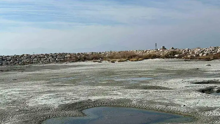 Van Gölü'ndeki iklim değişikliği balıkçılığı tehdit ediyor, limanlar karaya dönüşüyor