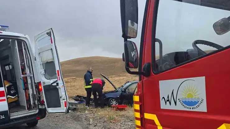 Van-Hakkari yolunda otomobil takla attı: 5 yaralı hastaneye kaldırıldı