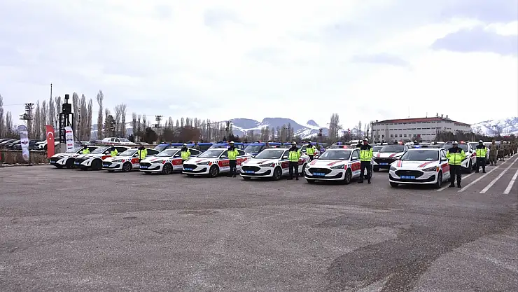 Van İl Jandarma Komutanlığı'na 72 yeni araç tahsis edildi