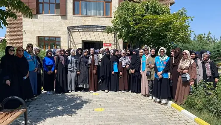 Van İl Müftülüğü'nden Hafız Adaylarına Gezi ve Uçurtma Şenliği