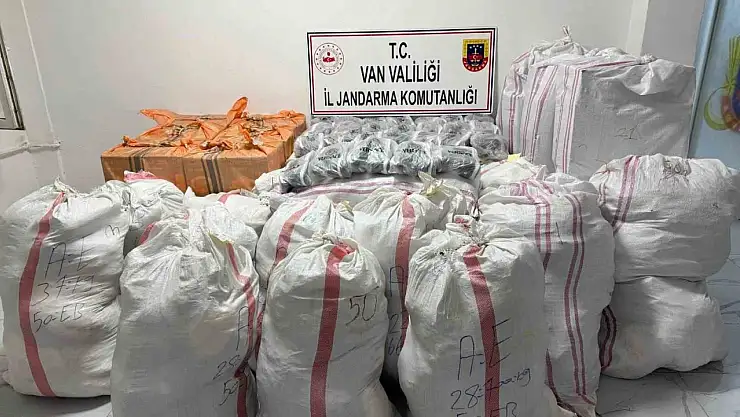 Van'ın Başkale ilçesinde kaçak malzeme operasyonu 1.6 milyon TL değerinde eşya ele geçirildi