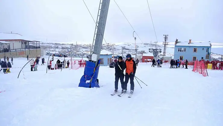Van'ın gözde kayak merkezi doldu taştı