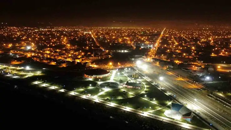 Van'ın gündüz ve gece sunduğu büyüleyici manzaralar keşfedilmeyi bekliyor