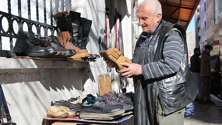 Van'ın hayırsever tamircisi eski ayakkabılara yeni hayat veriyor