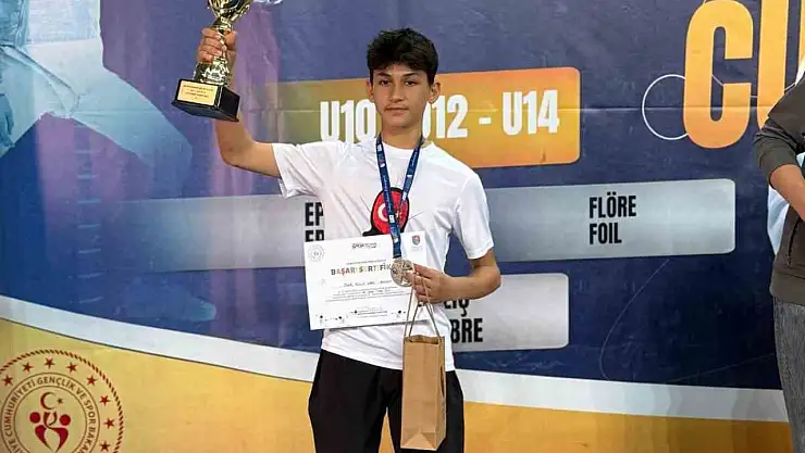 Van'ın İlk Milli Eskrim Sporcusu: Suer Bulut Aras Saydut'un Başarı Hikayesi