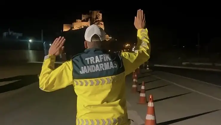Van Jandarma Ekipleri 7/24 Yol Güvenliği İçin Denetim Yapıyor