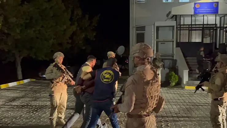 Van Jandarmasından Yoğun Asayiş Uygulamaları: 64 Kişi Yakalandı, 17'si Tutuklandı