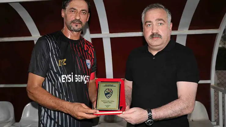 Van Masterler, İran'la dostluğu pekiştiren futbol turnuvasında şampiyon oldu!