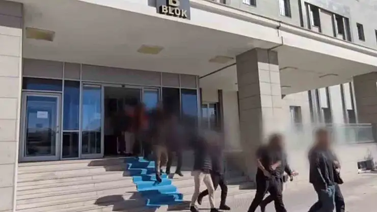 Van merkezli dolandırıcılık operasyonunda 74 kişi gözaltına alındı, 26'sı tutuklandı.