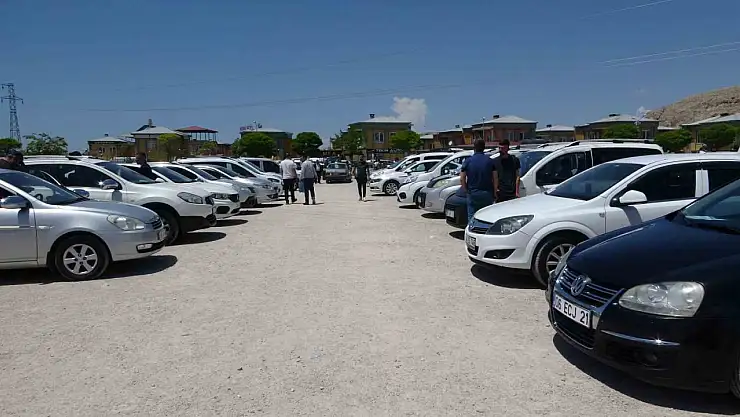 Van Oto Pazarı, Satıcılarla Canlandı