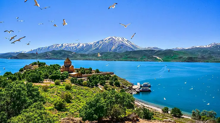 Van tatilcilerin uğrak yeri oldu