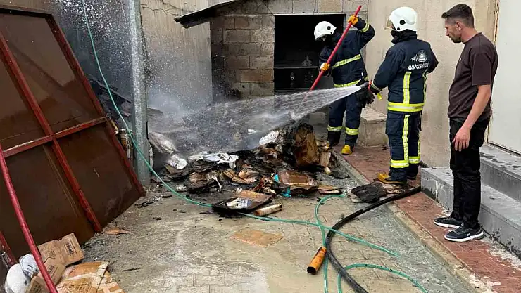 Van Tekstilkent'te jeneratör yangını, itfaiye ekiplerinin hızlı müdahalesiyle kontrol altına alındı