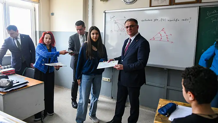 Van Valiliği'nden Türkiye'nin İlk Matematiği Sevdirme Projesi: MATBİL Hız Kesmeden Devam Ediyor