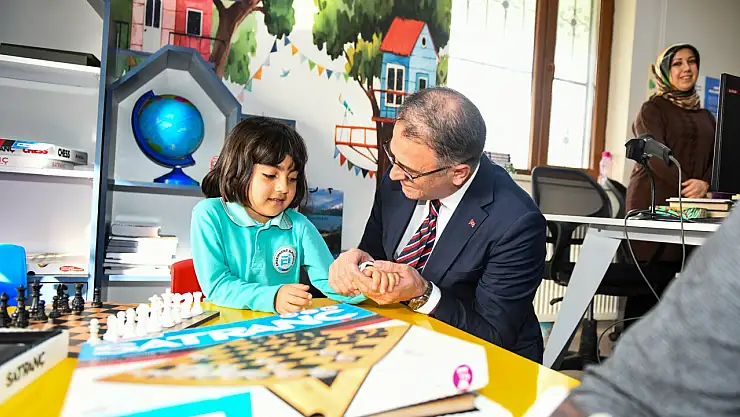 Van Valisi Ozan Balcı'dan Edremit İlçe Halk Kütüphanesi'ne Ziyaret