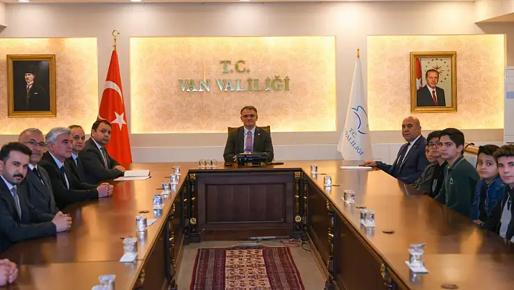 Van Valisi Ozan Balcı, Etüt Van Projesi Kapsamında Dereceye Giren Öğrencileri Ödüllendirdi