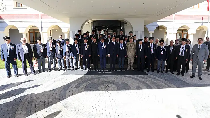 Van Valisi Ozan Balcı, Kıbrıs'a Giden Gazileri Uğurladı