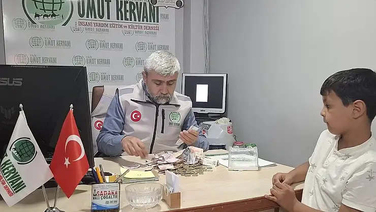 Vanlı 8 yaşındaki Yasin, harçlıklarını Gazze için bağışlayarak merhameti gösterdi