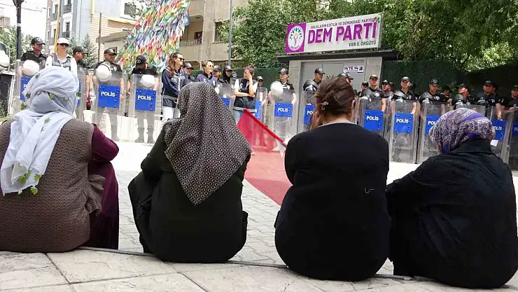 Vanlı Annelerin Talebi: Terörsüz Bir Türkiye için Seslerini Yükseltiyorlar