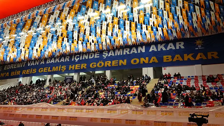 Vanlılar Cumhurbaşkanı Erdoğan'ı büyük coşkuyla bekliyor