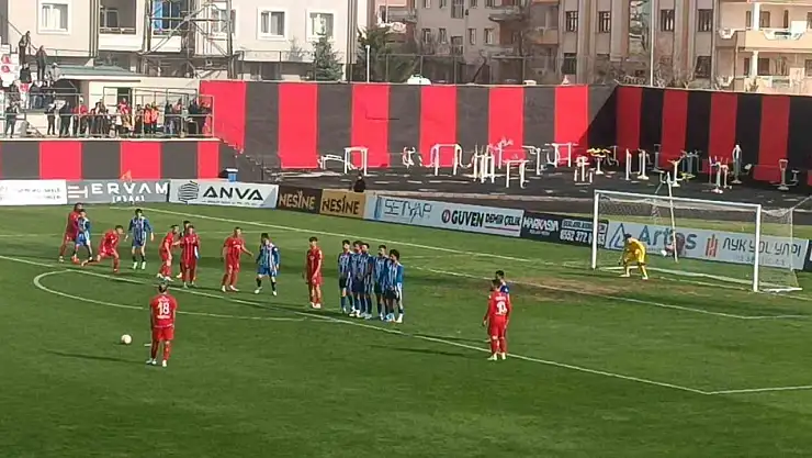 Vanspor FK evinde galibiyeti kaçırdı