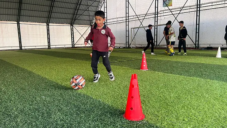 Varto Futbol Sahasında Antrenmanlar Yoğun Katılım ile Devam Ediyor