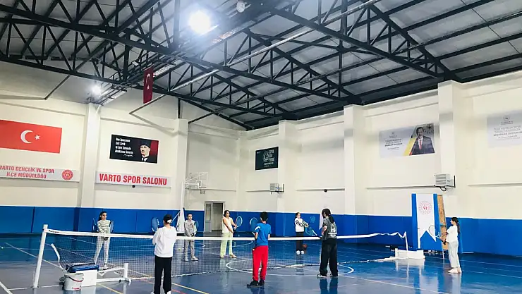 Varto Spor Salonu'nda Tenis Antrenmanları Yoğun İlgiyle Devam Ediyor