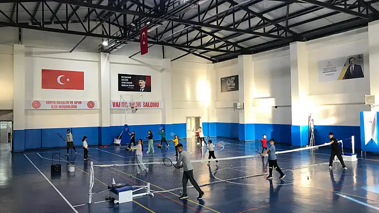 Varto Spor Salonu'nda Tenis Antrenmanları Tüm Hızıyla Devam Ediyor