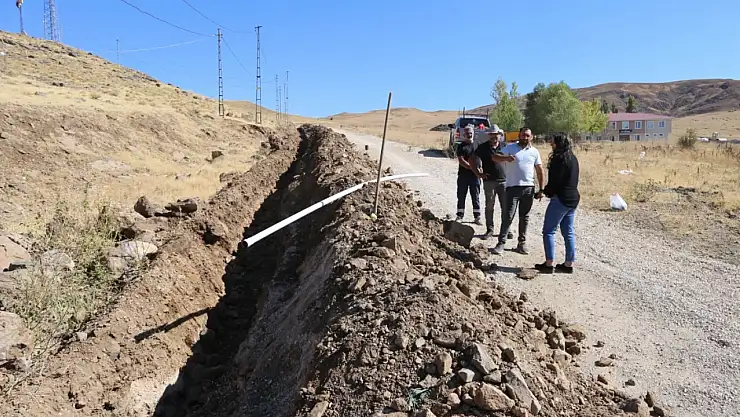 Varto Yeni Şehir Mezarlığı'na Su Hattı Çalışmaları Başladı