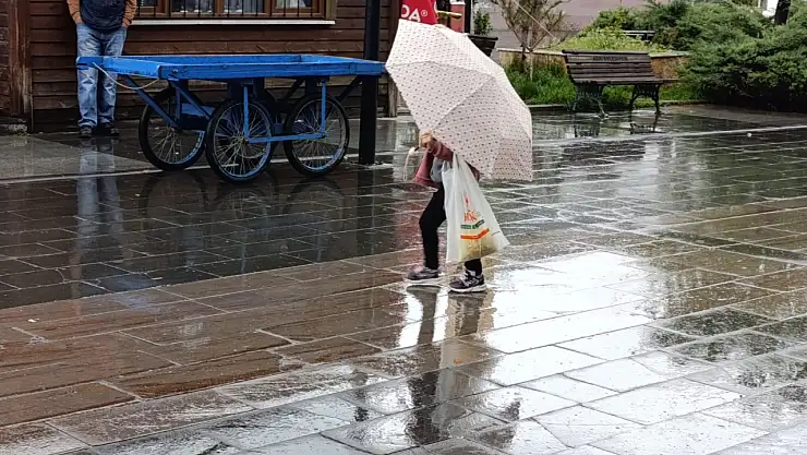 Yağmurlu günler Ağrı'yı terk etmiyor