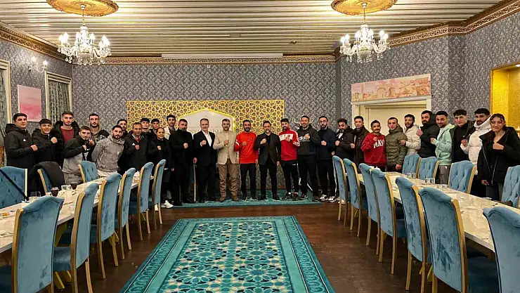 Yakutiye Belediye Başkanı, Kick Boks Milli Takımı ile bir araya gelerek destek mesajı verdi