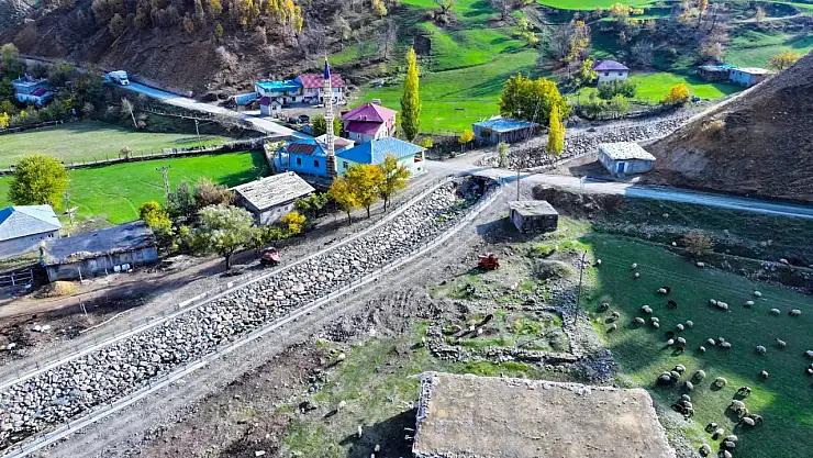 Yalıntaş Köyü'nde Taşkın Koruma Çalışmaları Devam Ediyor