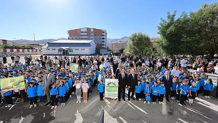 Yeni eğitim yılı Bitlis'te Yeşil Vatan temasıyla başladı, 97 bin öğrenci heyecanla ders başı yaptı!