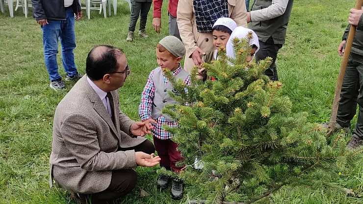 Yeşil nesiller için ilk adım: Doğubayazıt'ta fidan dikimi gerçekleştirildi