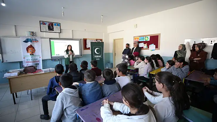 Yeşilay gönüllülerinden Muş'ta 2 bini aşkın öğrenciye bağımlılıkla mücadele eğitimi